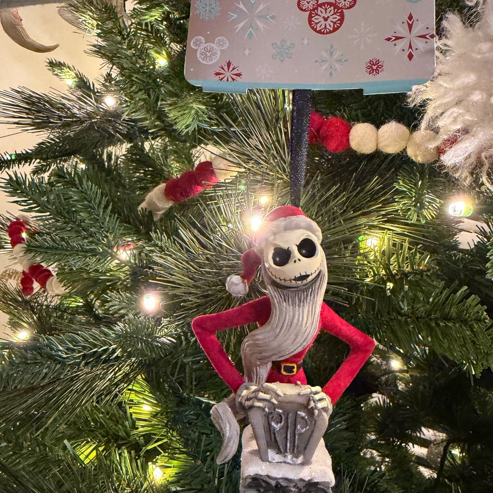 Disney 2020 Jack Skellington as Sandy Claws Sketchbook Ornament Tombstone RIP